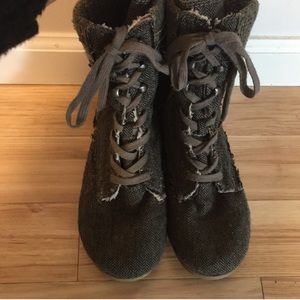 Olive (Army) Green tie up Roxy boots